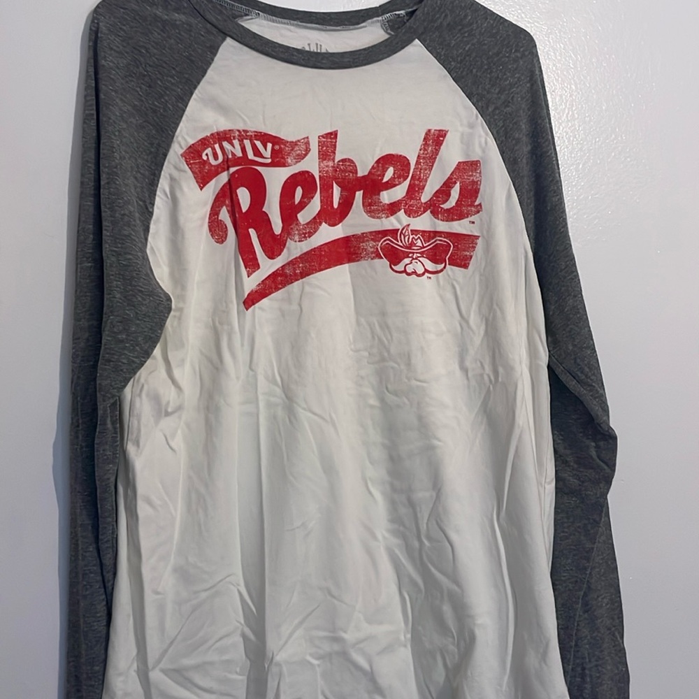 University of Nevada Las Vegas UNLV Football Rebels T-Shirt Medium